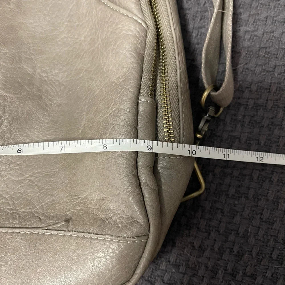 Like New Concealed Carry Crossbody Bag - Picture 4 of 11